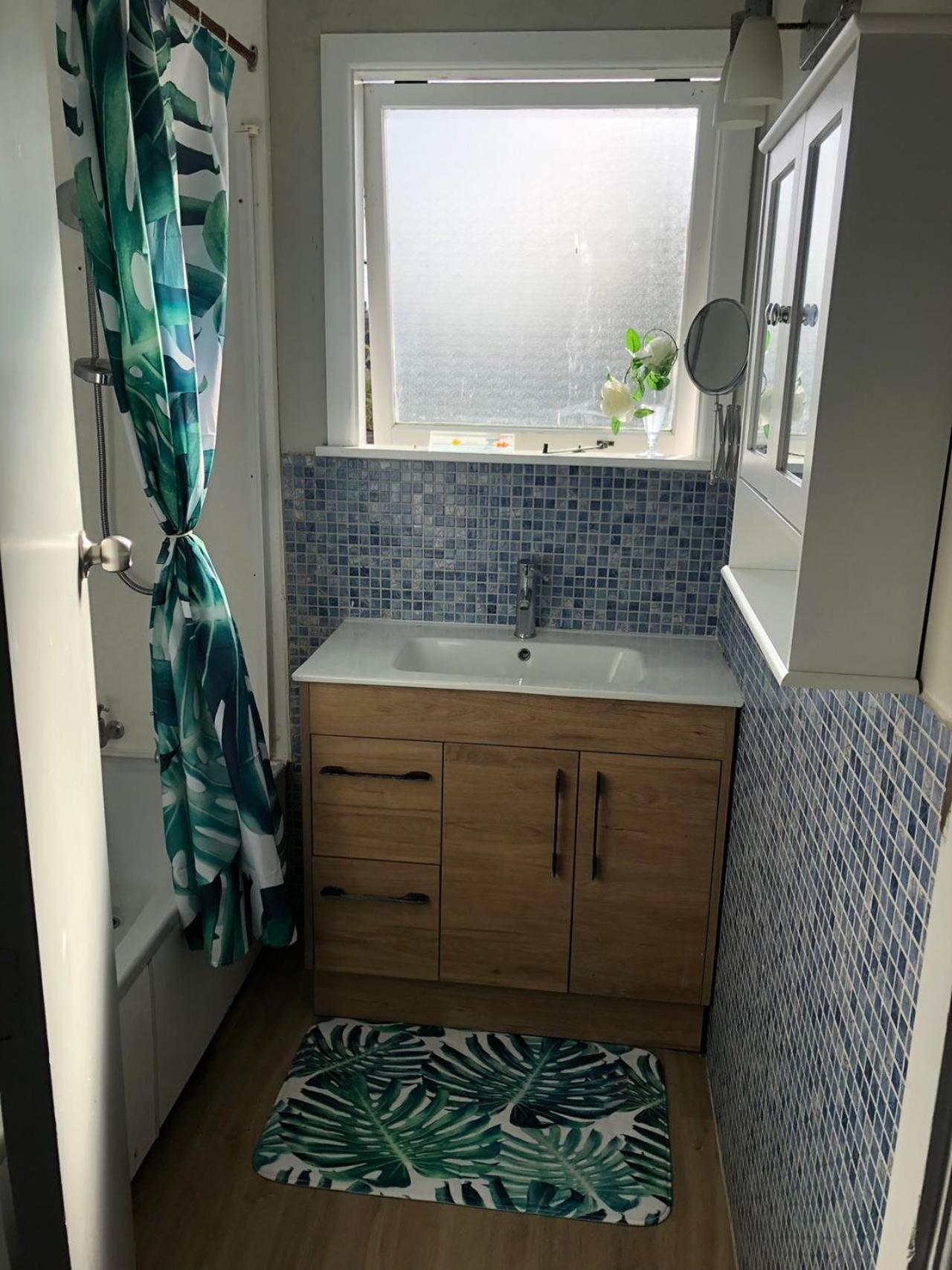 West Side Beautiful And Quiet Home オークランド エクステリア 写真